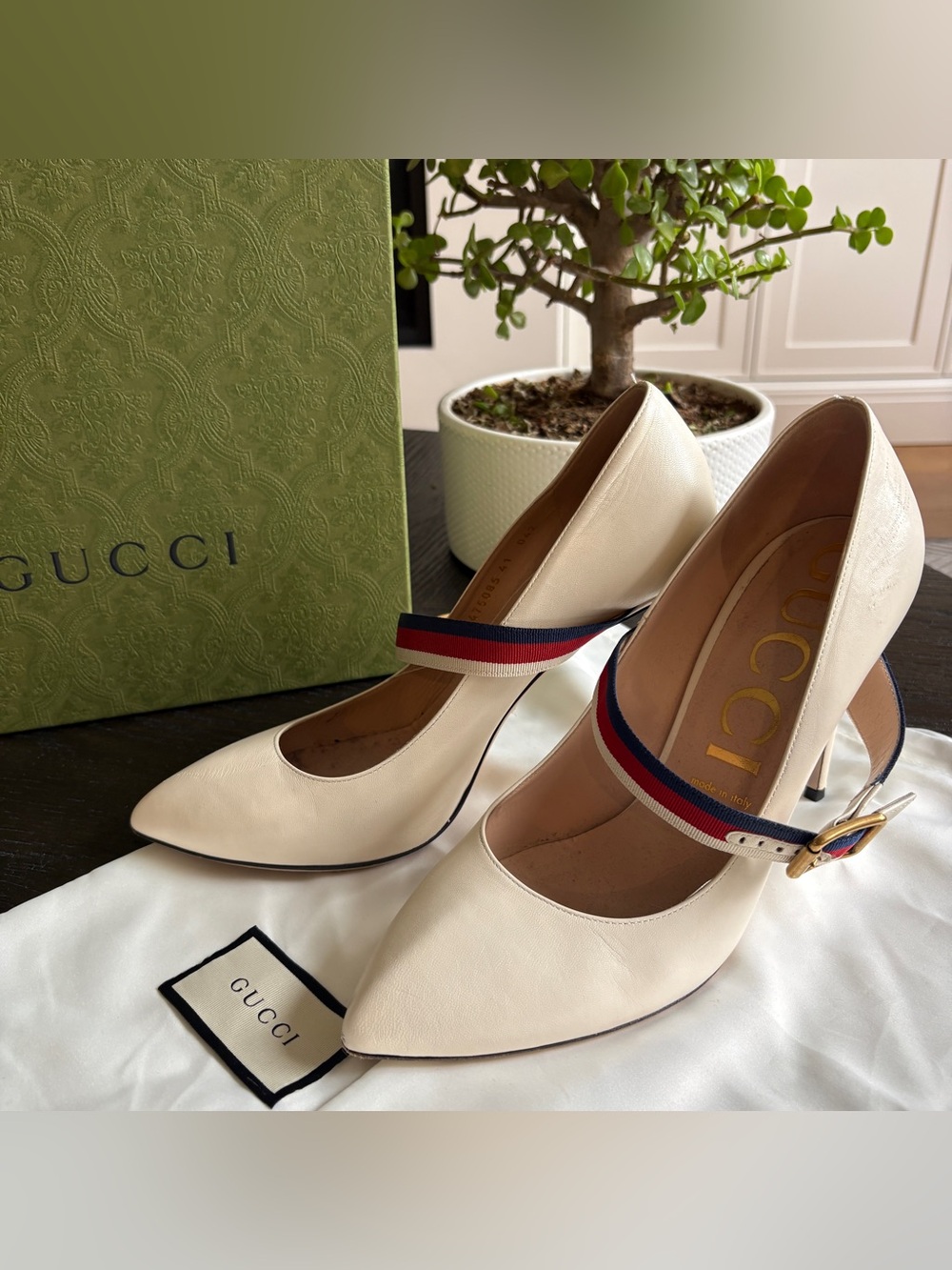 AUTHENTIC GUCCI MARY JANE PUMPS